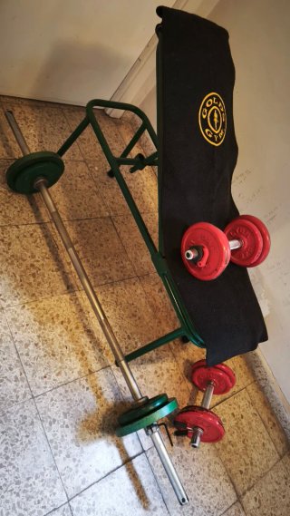 Banco, Barra con pesas  y Mancuernas Gimnasio