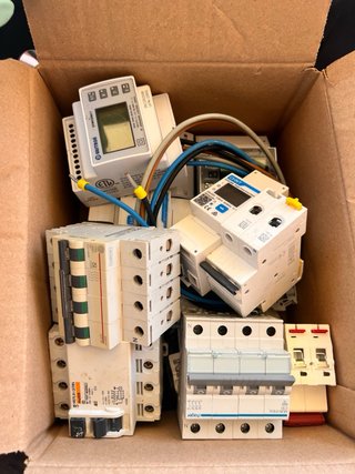 Lote material eléctrico y solar