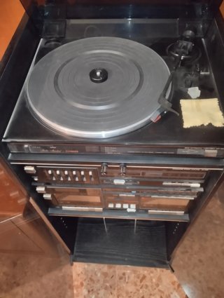Mini cadena Hi-Fi con tocadiscos