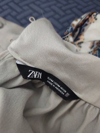 Blusa satinada halter gris - caqui