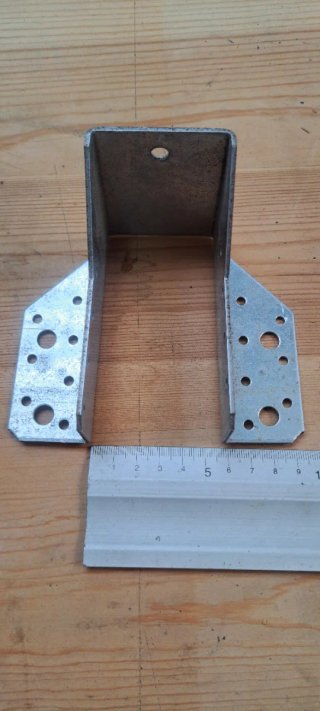 Lote de bases y escuadras para pérgola de madera