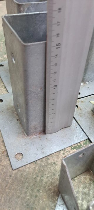 Lote de bases y escuadras para pérgola de madera