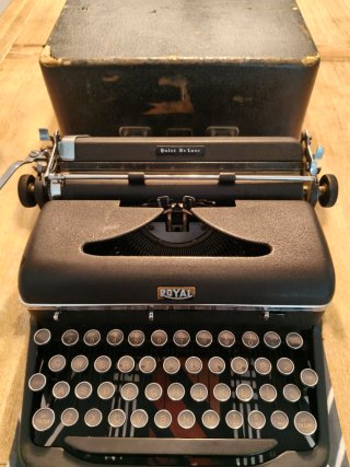 Máquina de escribir Royal Quiet De Luxe