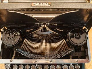 Máquina de escribir Royal Quiet De Luxe