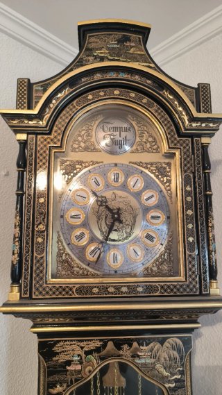 Reloj de pie antiguo estilo oriental