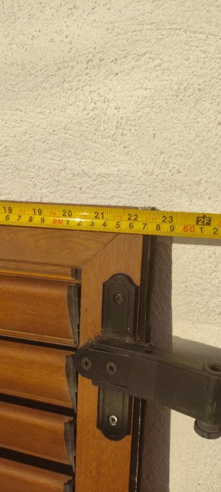 Dos contraventanas aluminio imitación madera