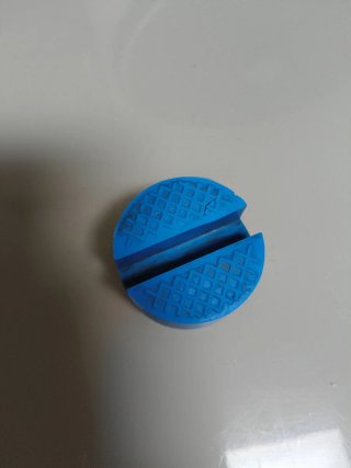 Almohadilla de goma para gato.