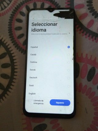 Móvil OPPO con pantalla rota, pero se ve