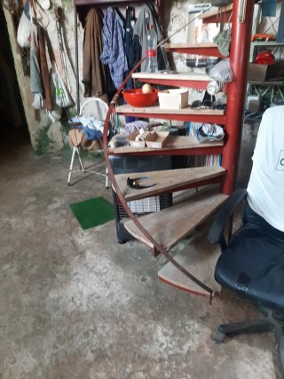 Escalera de caracol metálica