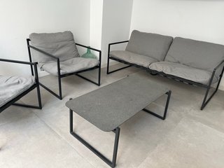 Conjunto de jardín 2 sillones, sofá y mesa café.