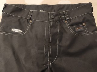 Pantalón moto con protecciones