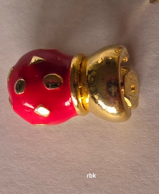 Pendientes vintage dorados y rojos