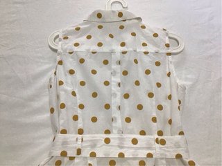 Vestido blanco con lunares dorados