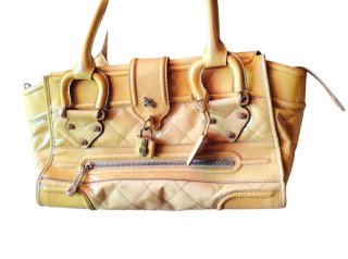 Bolso Burberry Y2K Piel Charol Vintage Beige