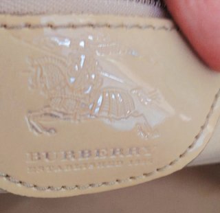 Bolso Burberry Y2K Piel Charol Vintage Beige
