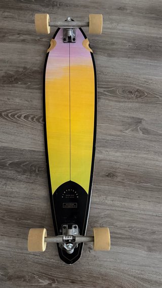 Longboard de madera con ruedas