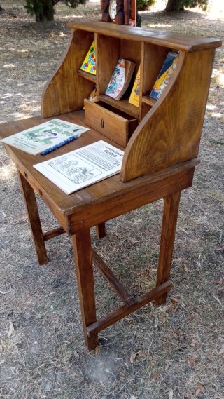 Escritorio infantil de madera