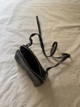 Bolso Parfois negro efecto piel cocodrilo