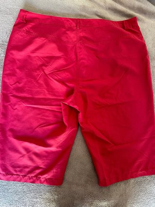 Pantalones cortos rojos