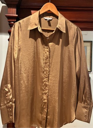Blusa satén dorada talla M