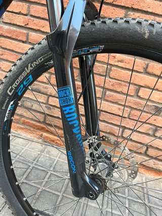 BH Ultimate RC Full Carbono Bicicleta Montaña.