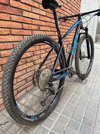BH Ultimate RC Full Carbono Bicicleta Montaña.