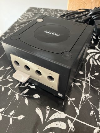 Consola GameCube Negra + Mando Morado + FIFA 2004