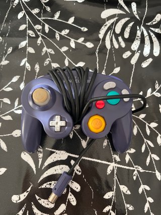 Consola GameCube Negra + Mando Morado + FIFA 2004