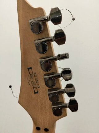 Guitarra Ibanez RG350EX+ estuche+ pie+cables+cuerd