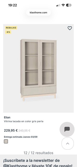 Vitrina Klast gris perla con puertas de cristal