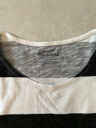 T-shirt Pull&Bear a righe bianche e nere