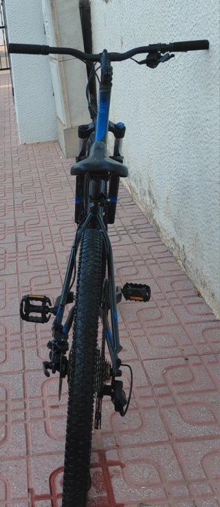 Bicicleta de Montaña Negra y Azul