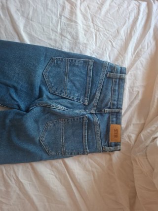 Pantalón vaquero Stradivarius azul