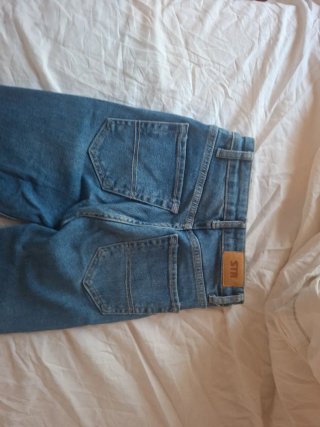 Pantalón vaquero Stradivarius azul