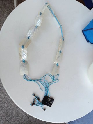 Cinturón de nácar y cordón azul