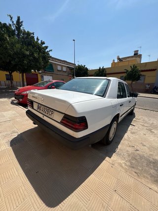 Mercedes-Benz E300d W124 1988