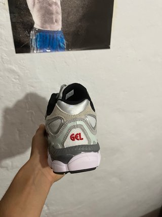 Zapatillas Asics grises y plateadas 42