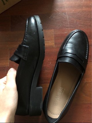 Zapatos negros tipo mocasín