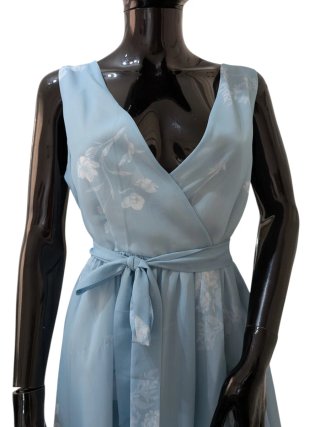 Vestido nuevo midi floral azul talla M