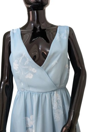 Vestido nuevo midi floral azul talla M