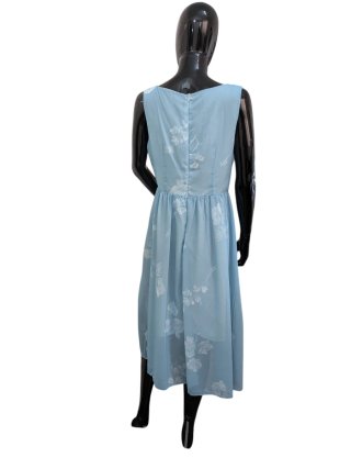 Vestido nuevo midi floral azul talla M