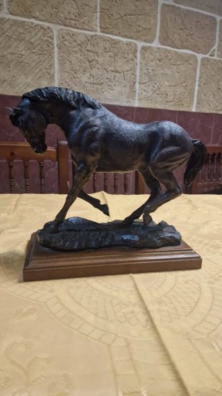 Figura Resina Cabeza Caballo Negra