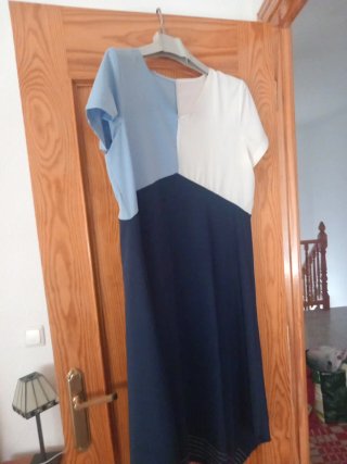 Vestido de retazos azul y blanco