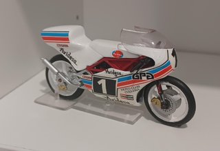 Motos artesanales/modificadas en escalas 1:18 1:24