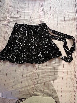 Falda corta lunares