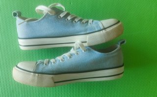 Zapatillas azules claro lona punta blanca Talla 36