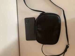 Bolso negro de hombro