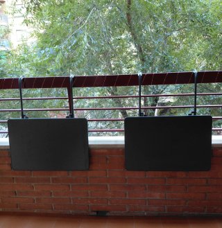 Vendo 2 tavoli sospesi e pieghevoli per balcone