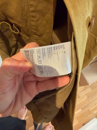 Chaqueta H&M verde con cinturón
