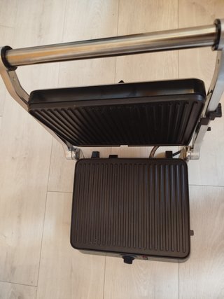 Grill Qilive Q5583 1400W sin uso